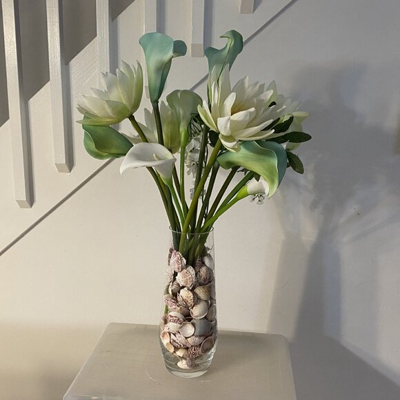 White & Green Flowers - Picture 6 of 6